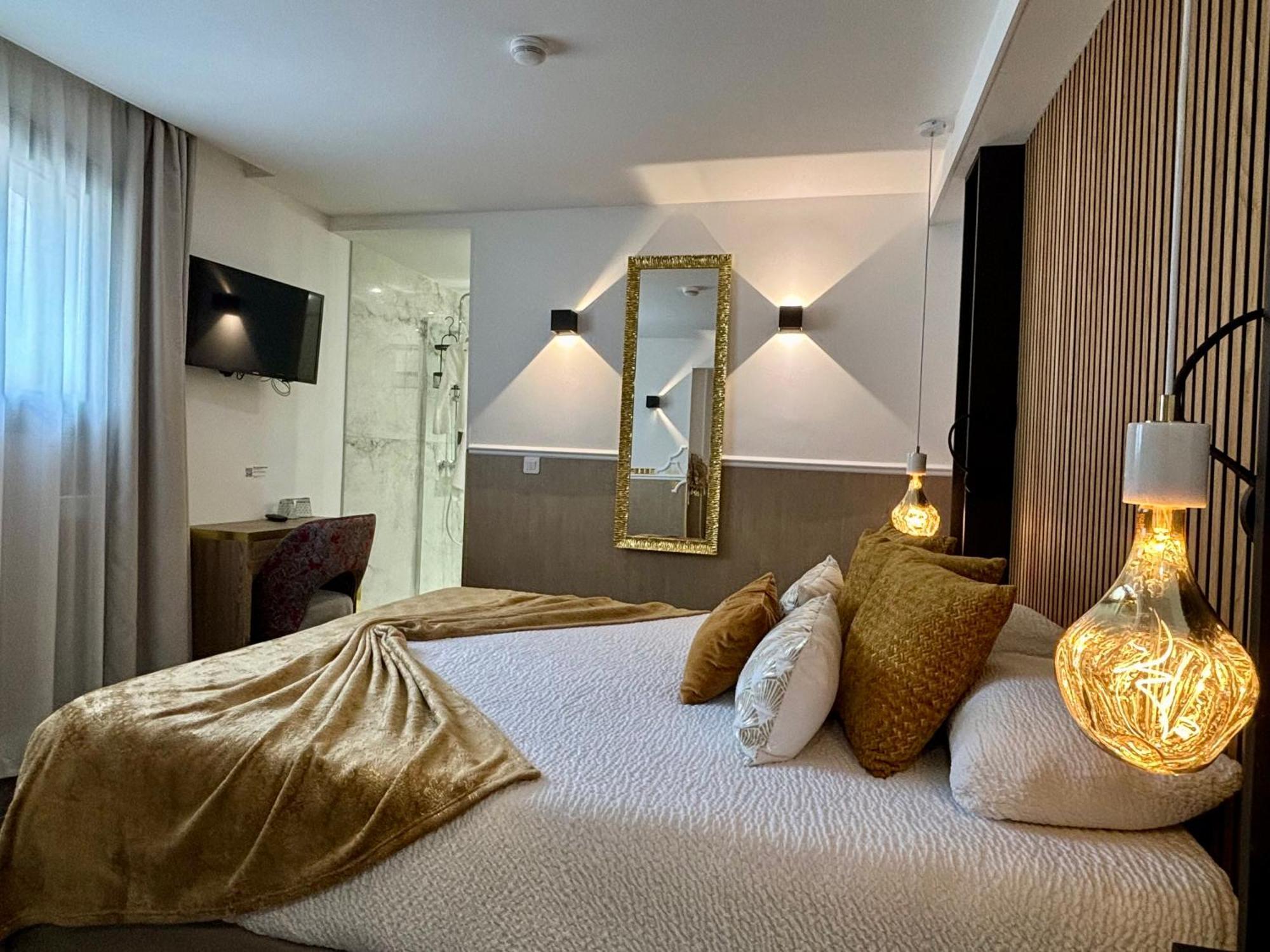 Hotel Le Confidentiel 4*