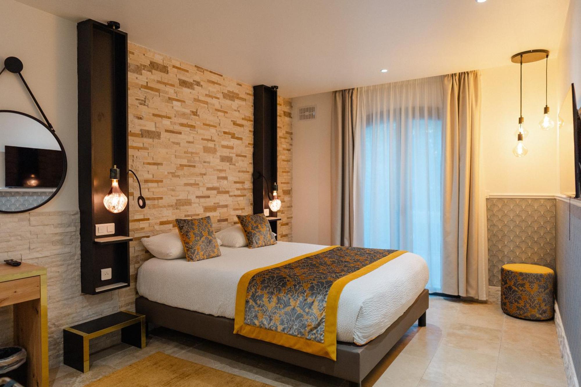 Le Confidentiel Hotel 4*